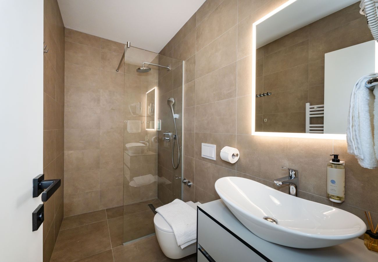 Ferienwohnung in Starigrad - Apartment Senti with shared pool