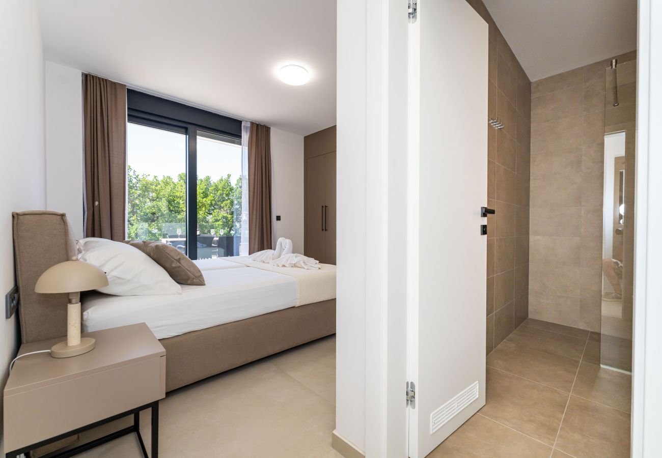 Ferienwohnung in Starigrad - Apartment Senti with shared pool