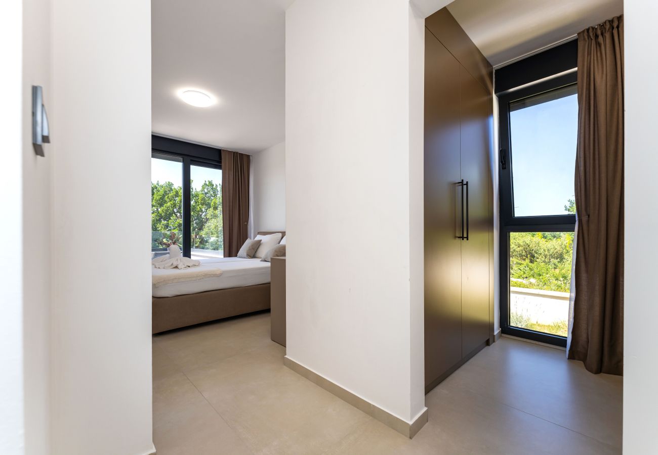 Ferienwohnung in Starigrad - Apartment Senti with shared pool