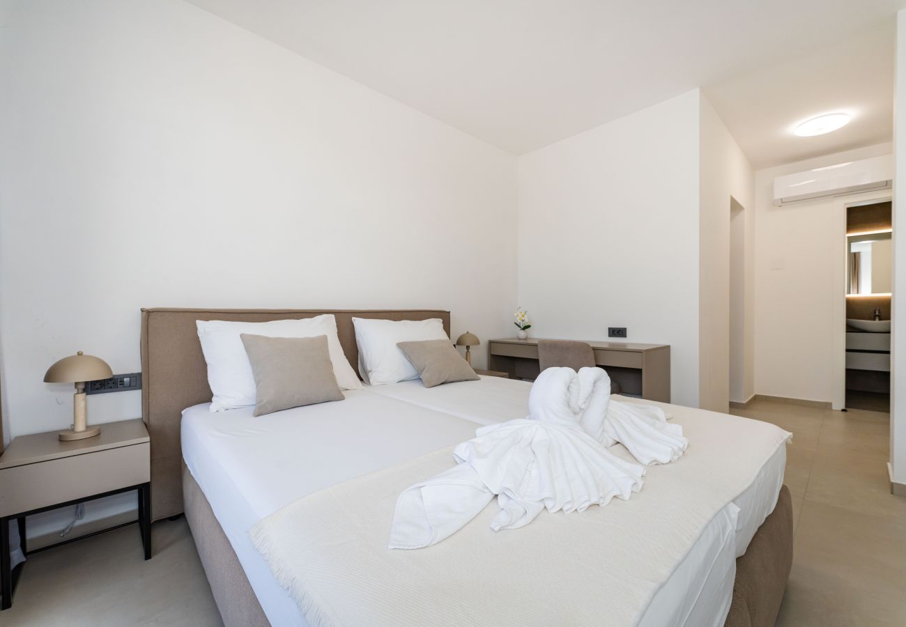 Ferienwohnung in Starigrad - Apartment Senti with shared pool