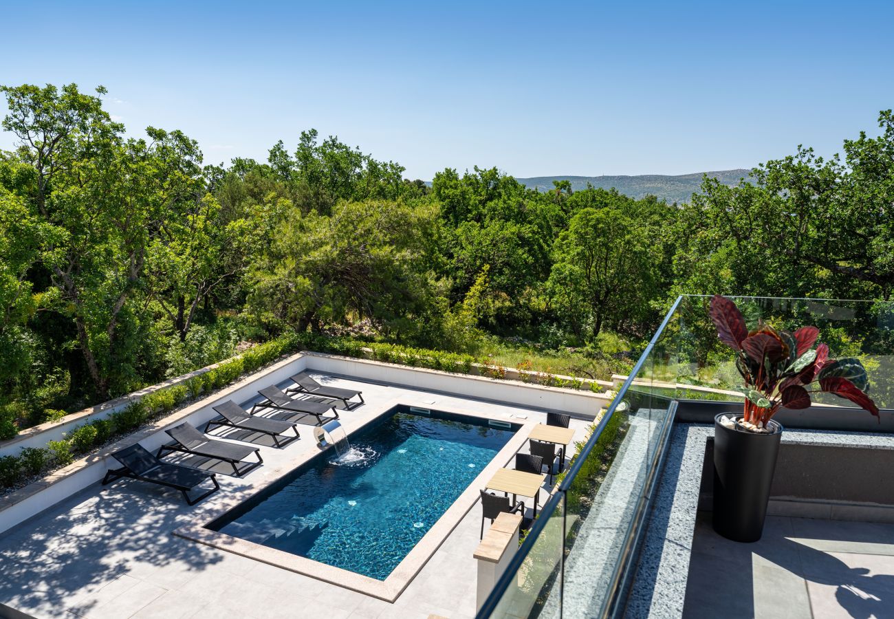 Ferienwohnung in Starigrad - Apartment Senti with shared pool