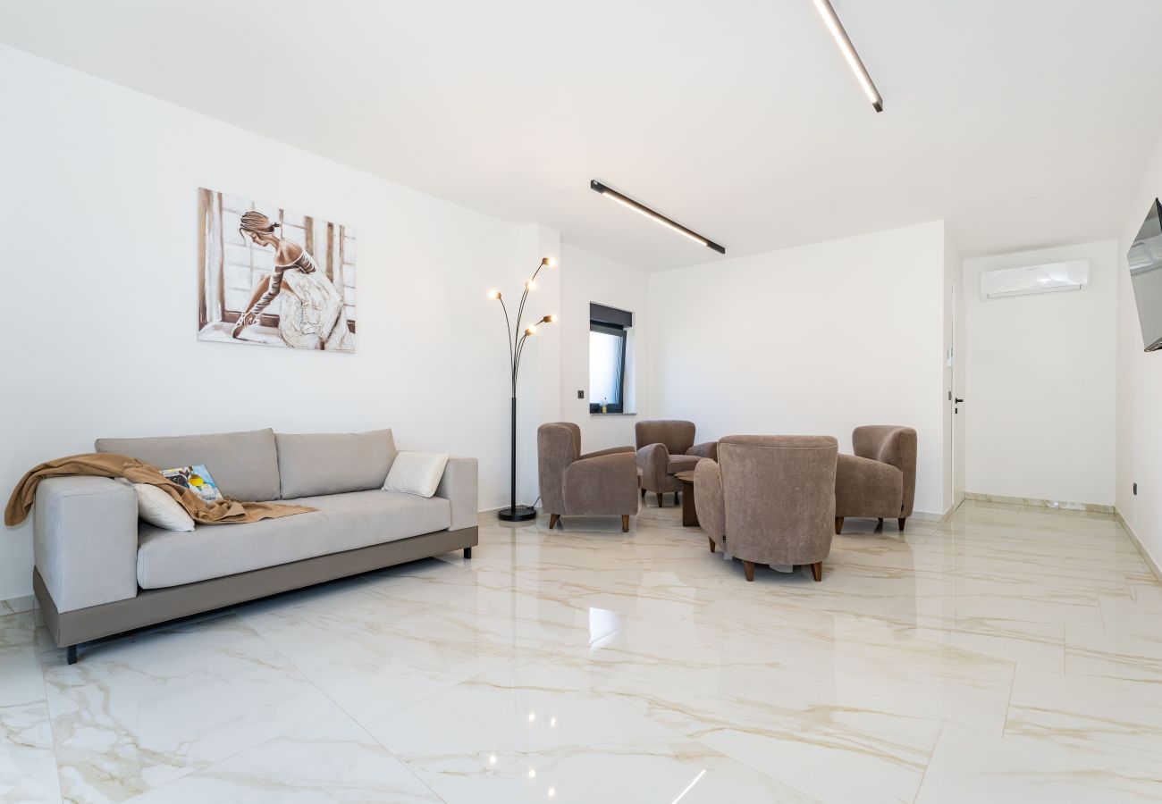 Ferienwohnung in Starigrad - Apartment Senti with shared pool