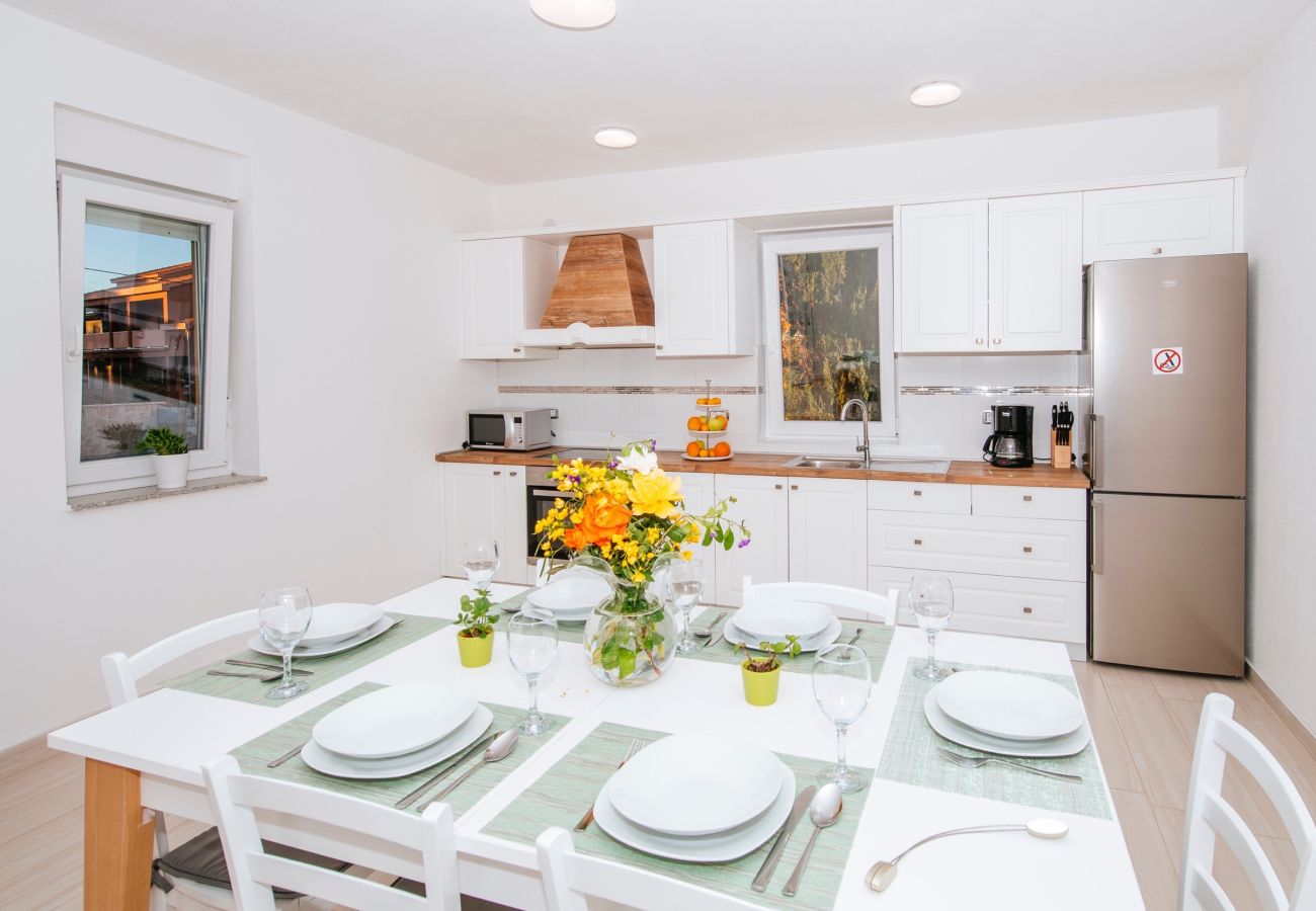 Ferienhaus in Privlaka - Holiday Home Barba Pere