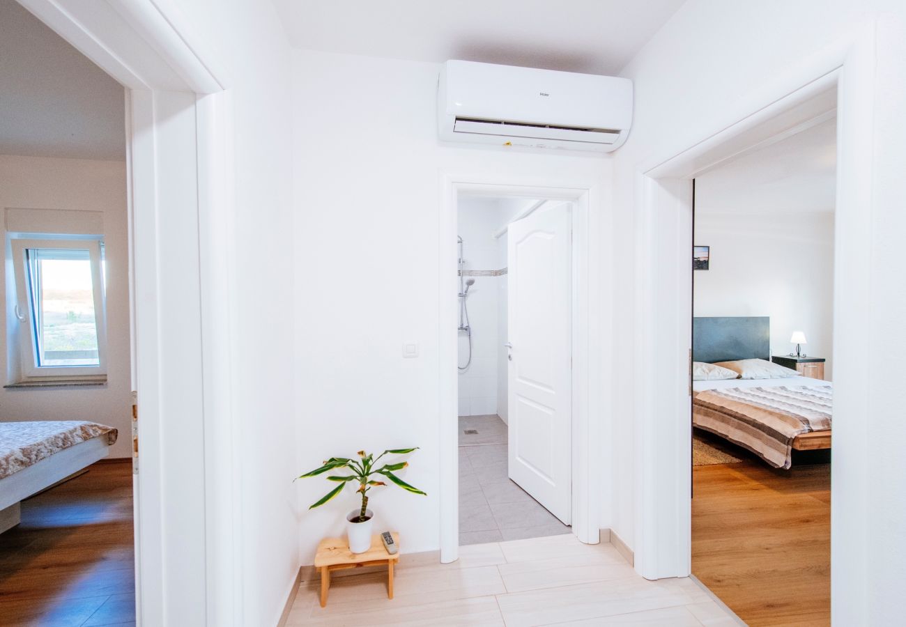 Ferienhaus in Privlaka - Holiday Home Barba Pere