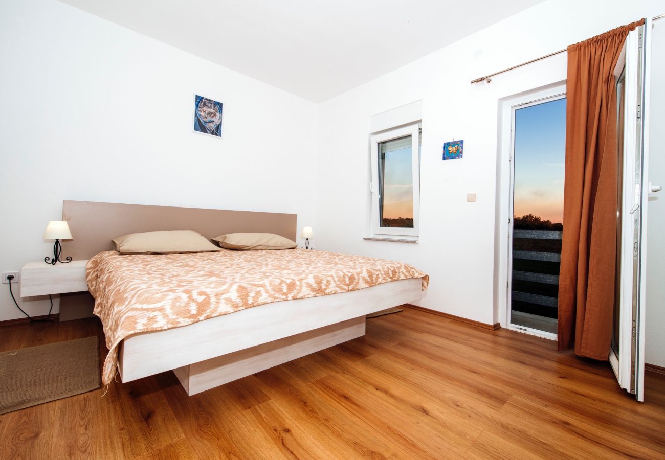 Ferienhaus in Privlaka - Holiday Home Barba Pere