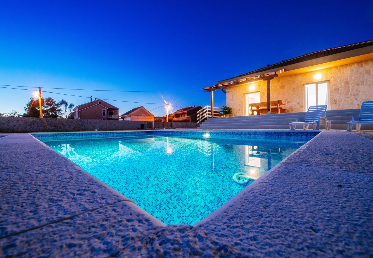 Ferienhaus in Privlaka - Holiday Home Barba Pere