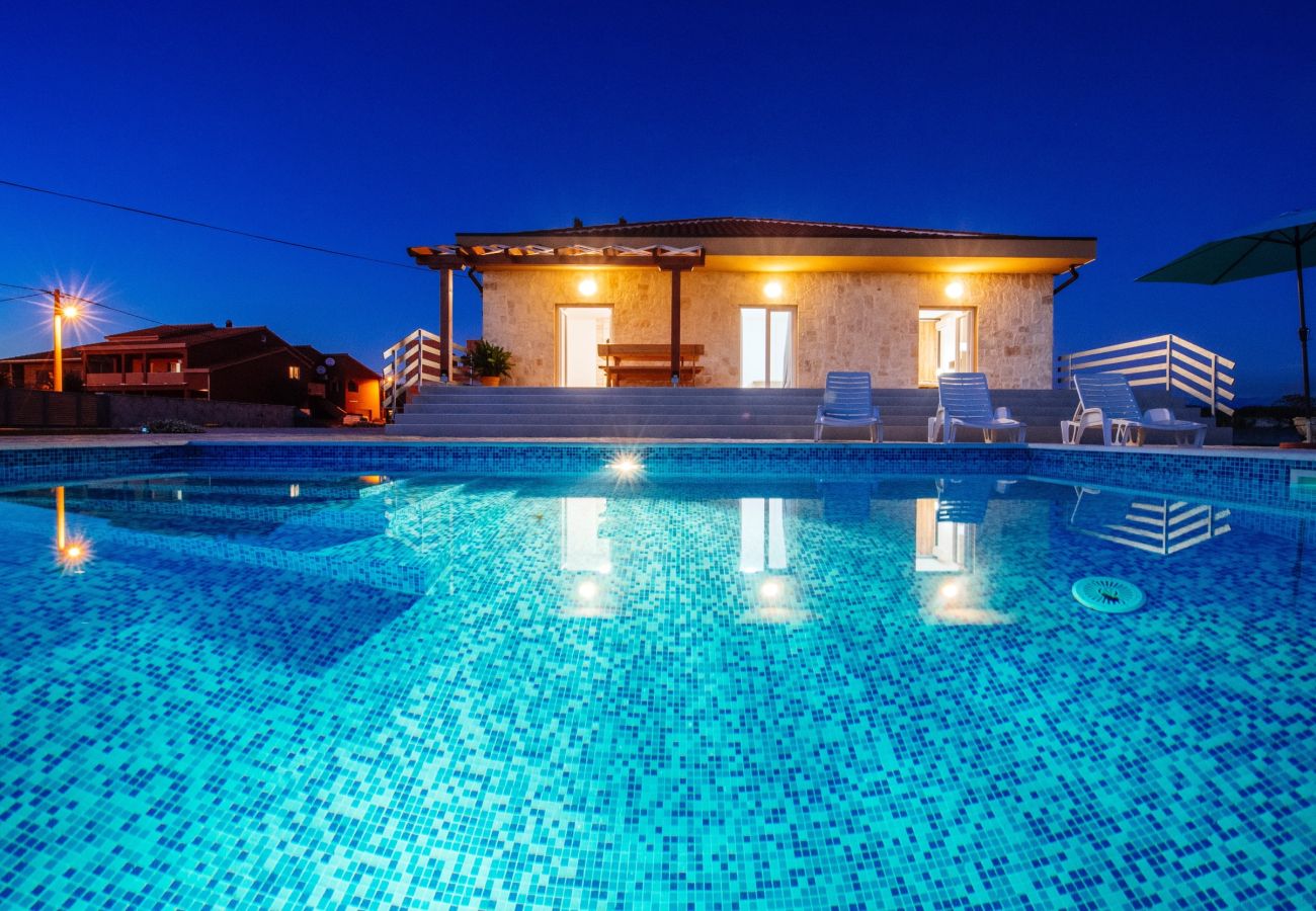 Ferienhaus in Privlaka - Holiday Home Barba Pere