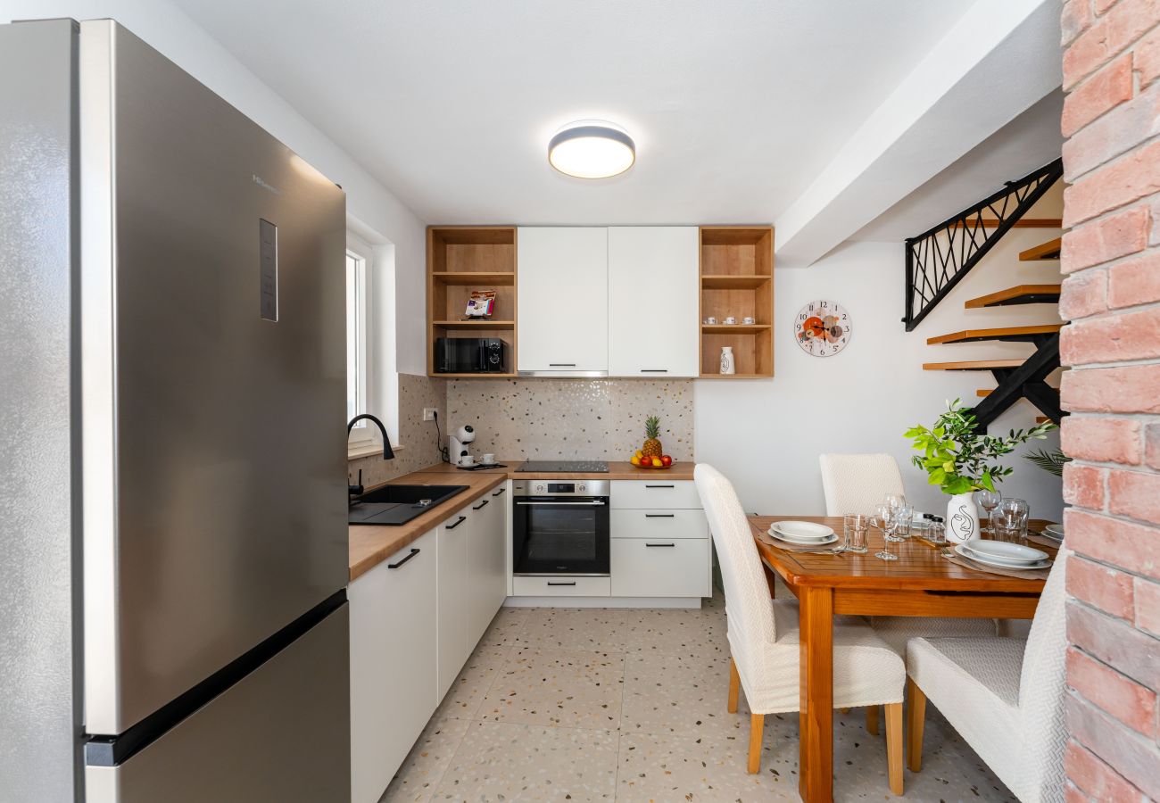 Ferienhaus in Šibenik - Holiday home Casa Ivana