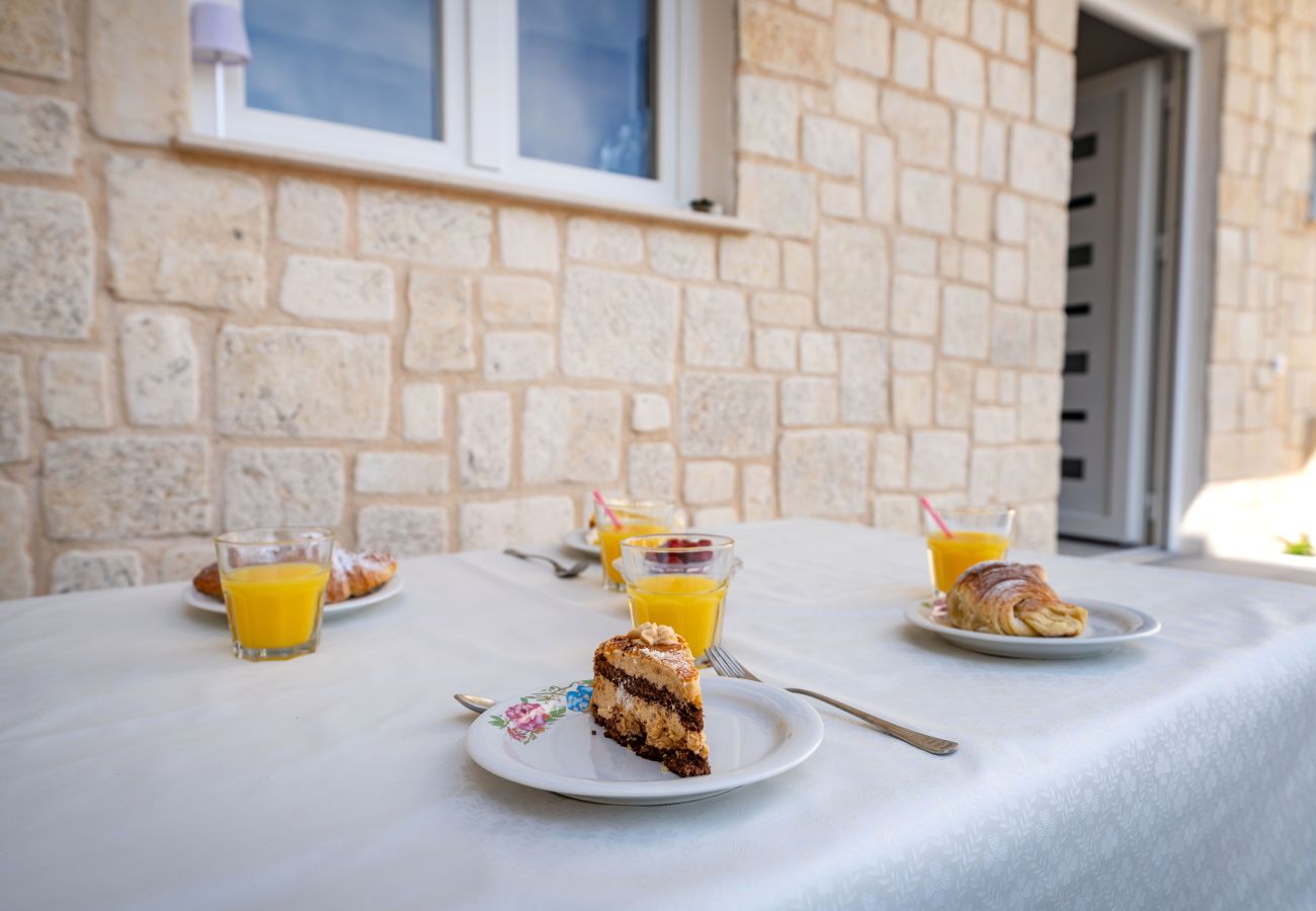 Ferienhaus in Šibenik - Holiday home Casa Ivana