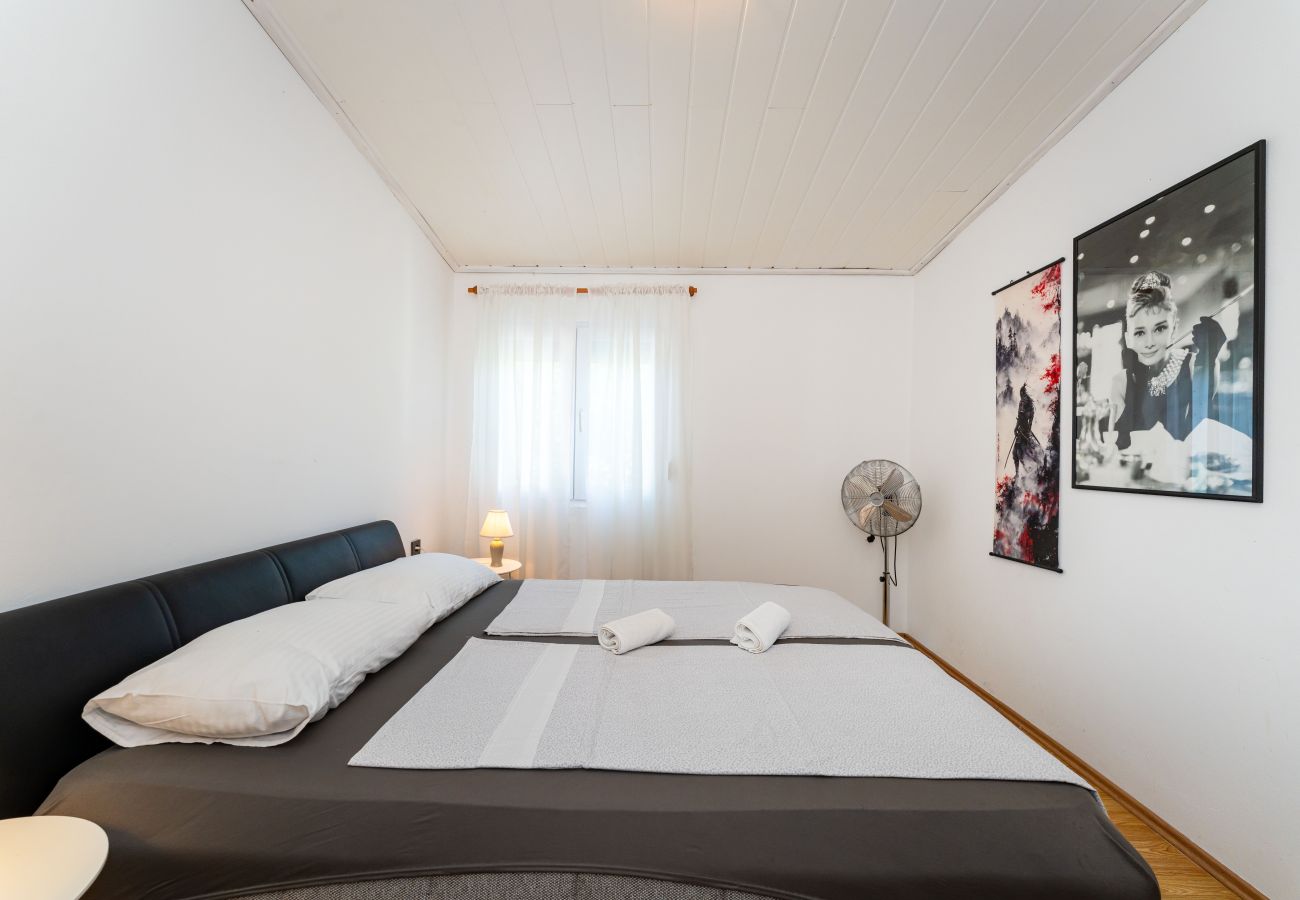 Ferienwohnung in Pag - Sea view Apartment Bepi