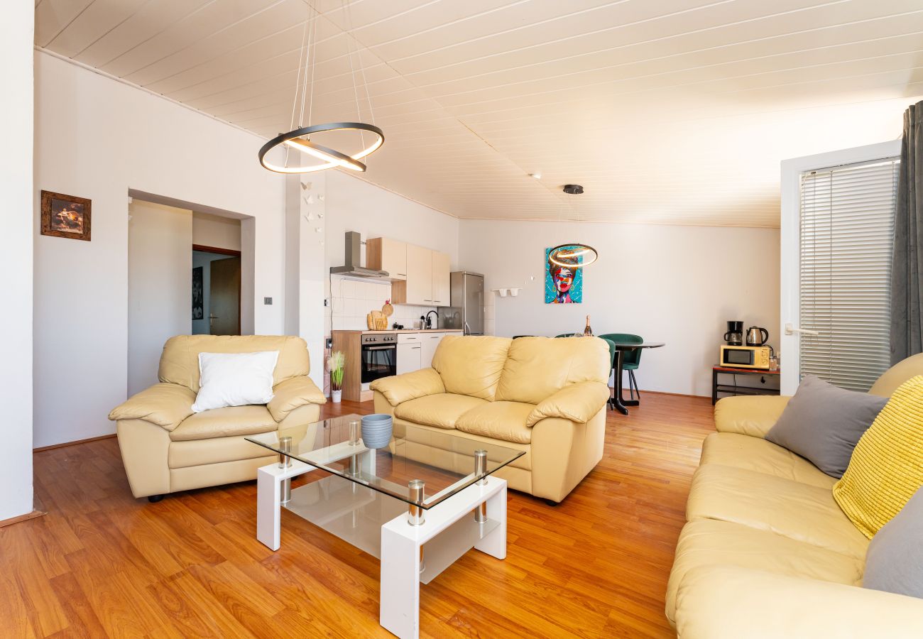 Ferienwohnung in Pag - Sea view Apartment Bepi