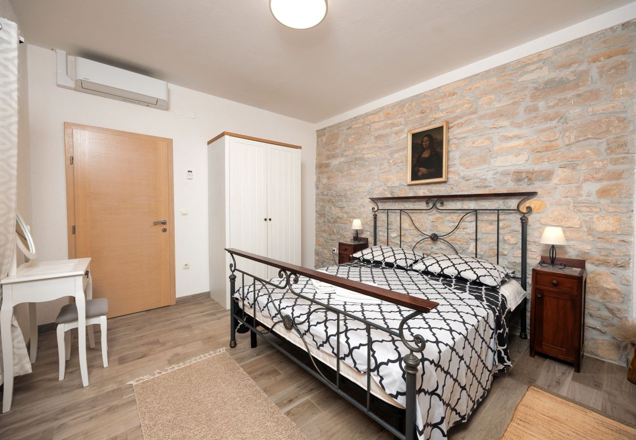 Ferienhaus in Smilcic - Authentic Villa Granar