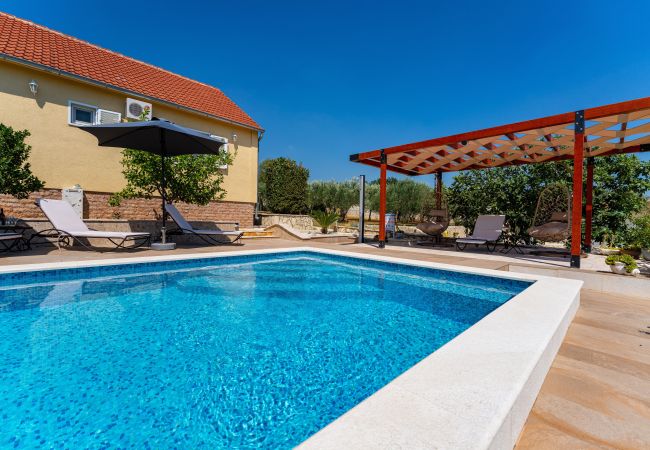 Casa en Zaton Obrovacki - Villa Sucic with private pool Casa en Zaton Obrovacki - Villa Sucic with private pool