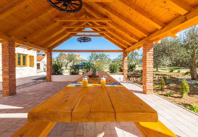 Casa en Škabrnja - Holiday home Barba Casa en Škabrnja - Holiday home Barba