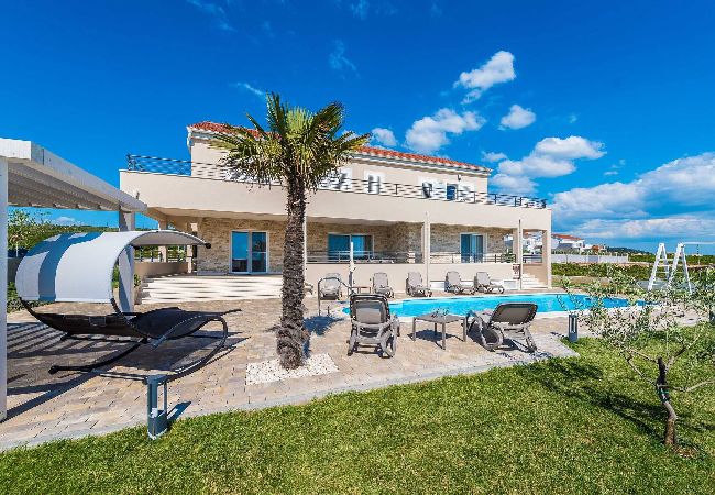 Casa en Debeljak - Villa Providenca with heated pool