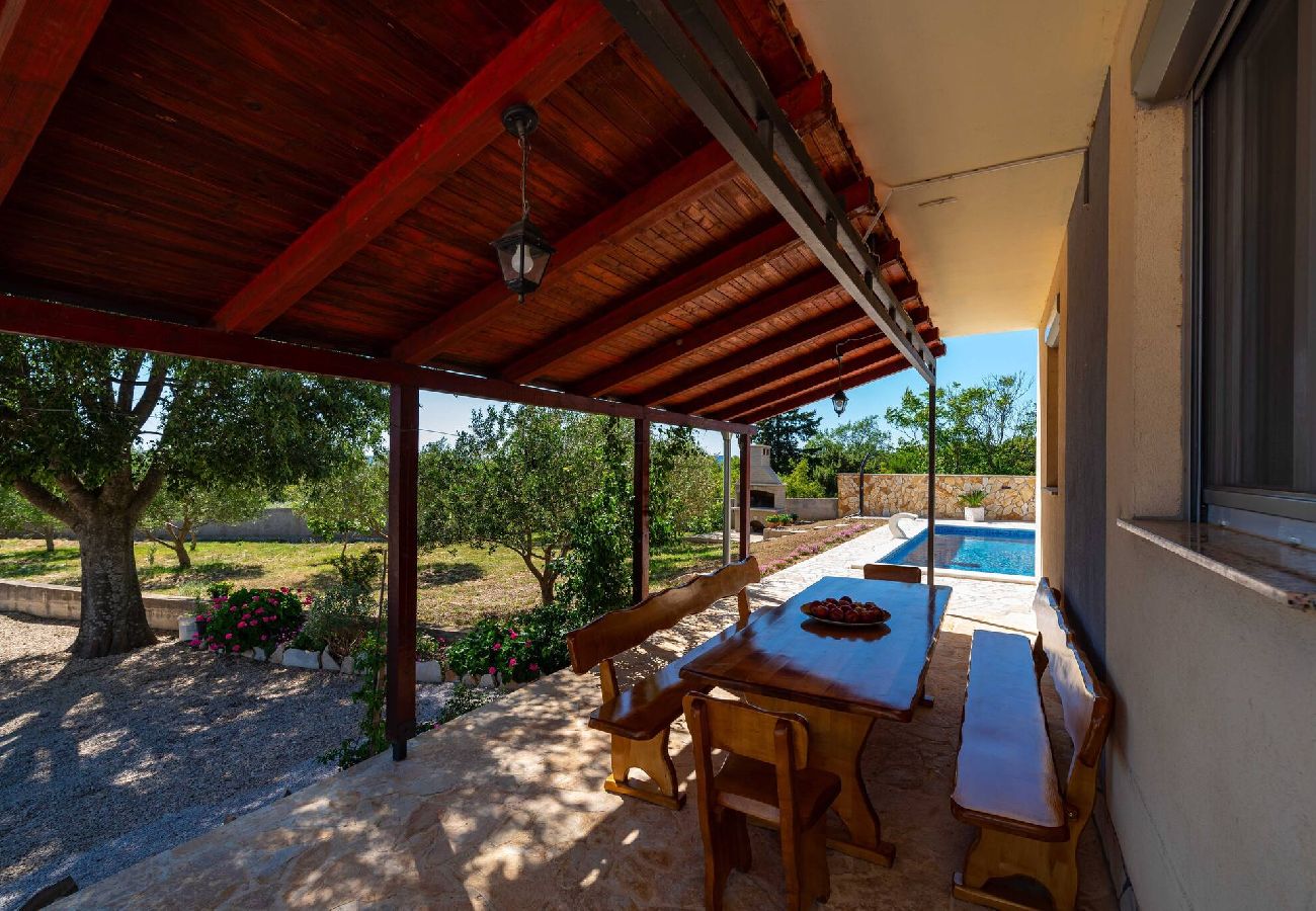 Casa en Tinj - Holiday home Maria