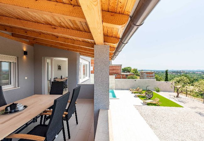 Casa en Benkovacko Selo - Villa Pezer with heated pool & sauna Casa en Benkovacko Selo - Villa Pezer with heated pool & sauna