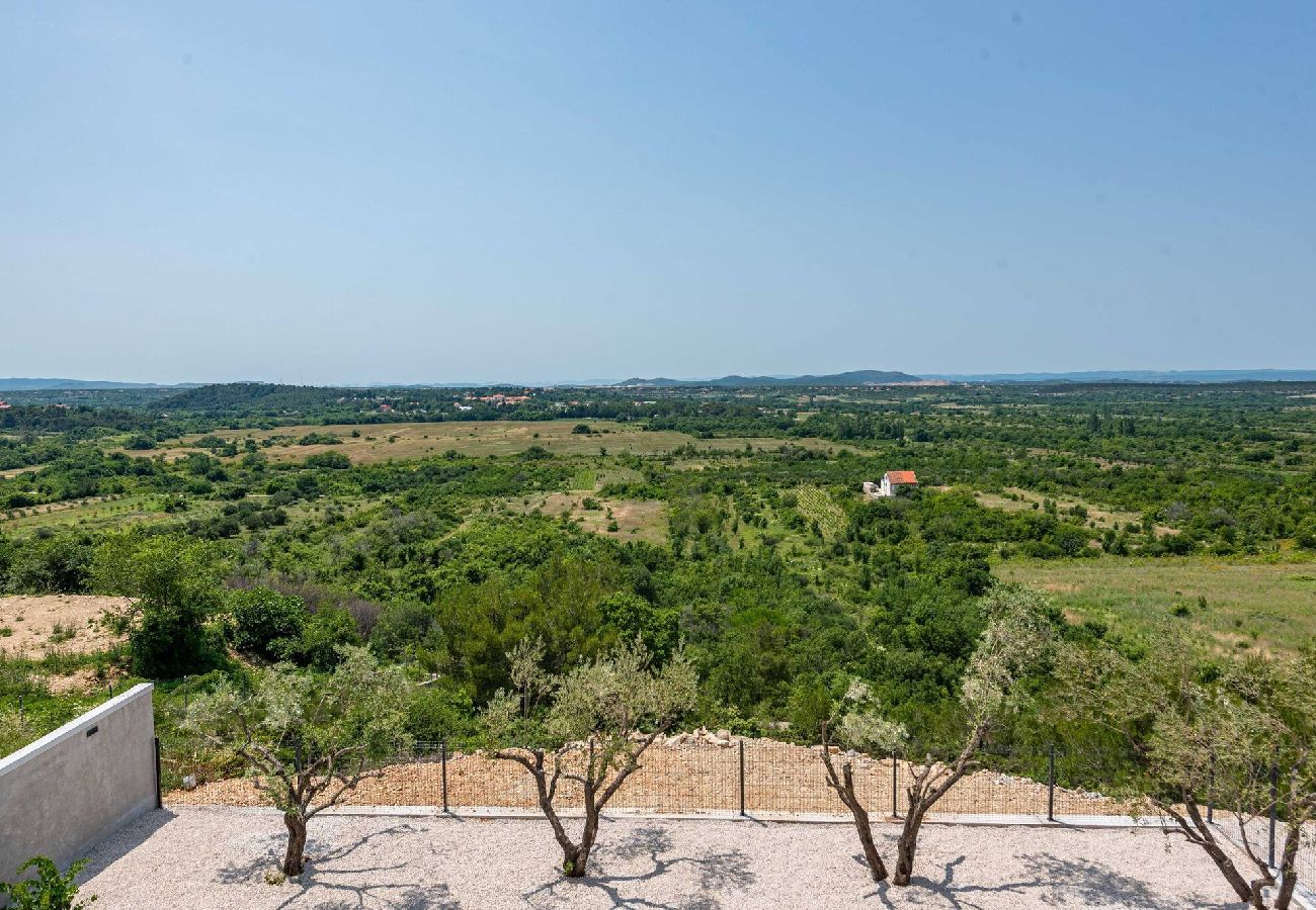 Casa en Benkovacko Selo - Villa Pezer with heated pool & sauna