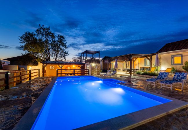 Casa en Zapužane - Holiday home Burgija Casa en Zapužane - Holiday home Burgija