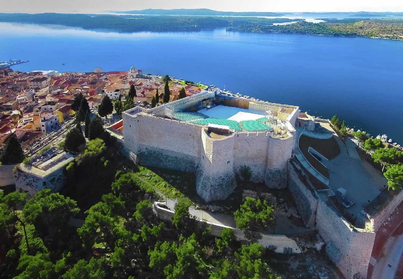 Apartamento en Šibenik - Apartment Cvita with shared pool