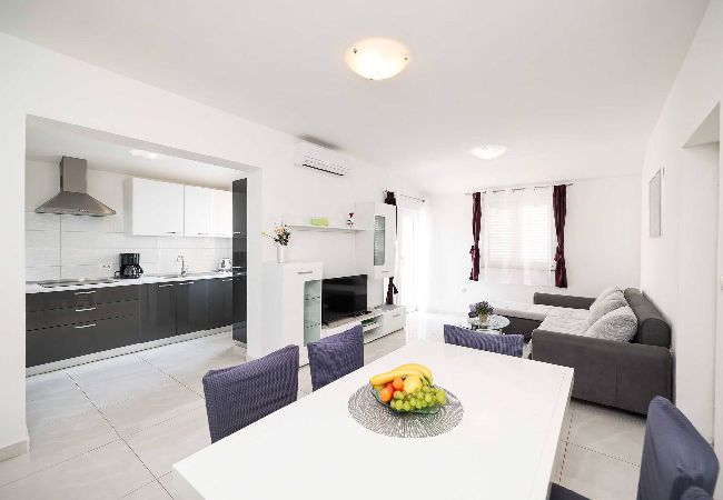 Casa en Maslenica - Holiday home Nekic Casa en Maslenica - Holiday home Nekic