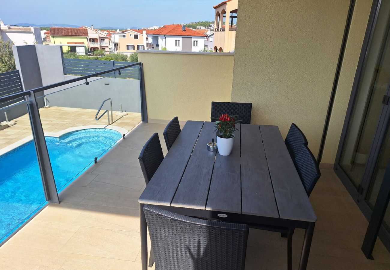 Apartamento en Šibenik - Sea view apartment Roza