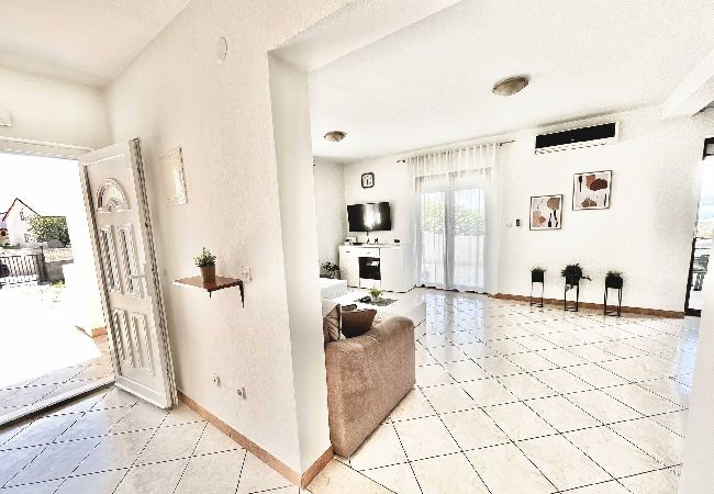 Casa en Maslenica - Holiday home Anatea Casa en Maslenica - Holiday home Anatea