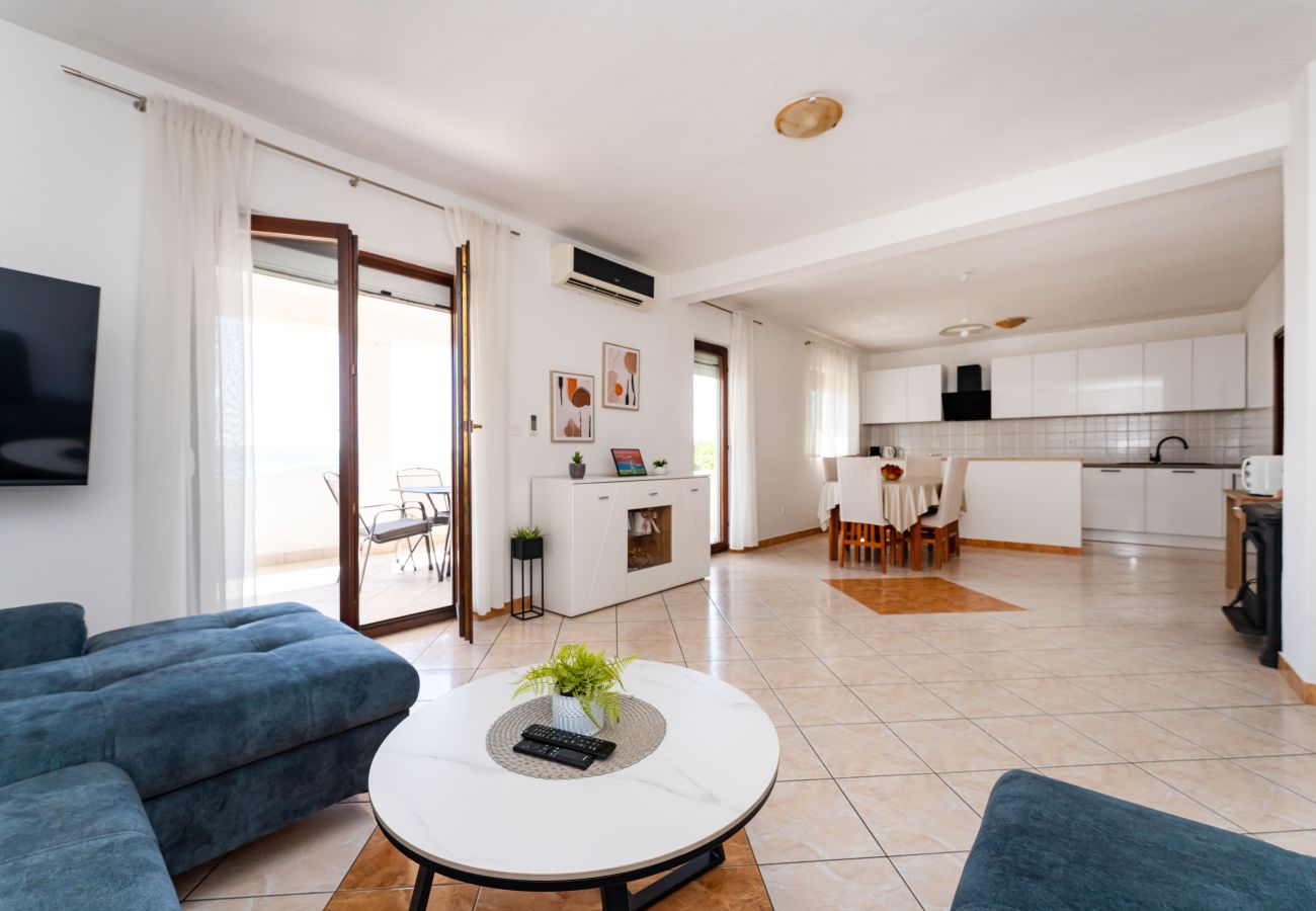 Casa en Maslenica - Holiday home Anatea