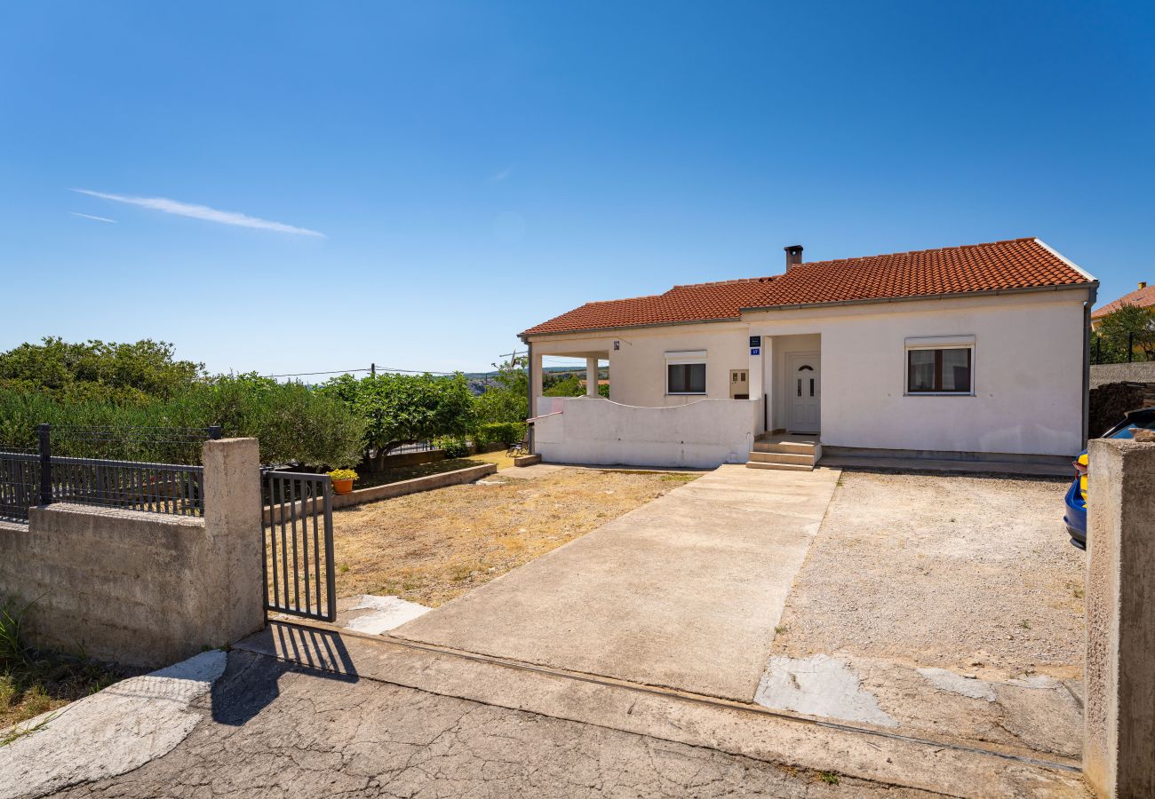 Casa en Maslenica - Holiday home Anatea