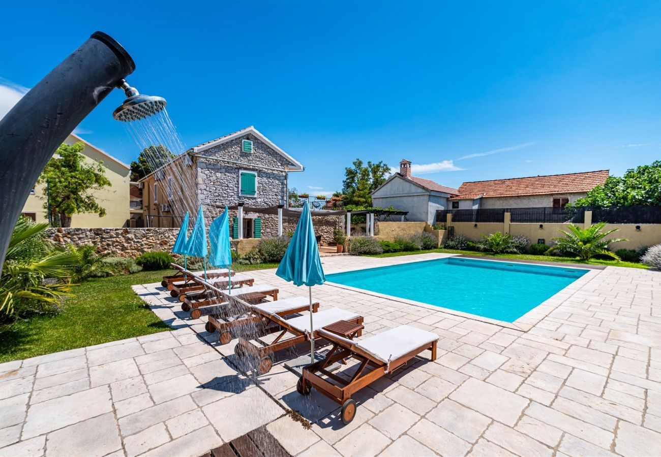 Villa en Gornje Raštane - Authentic Villa Kadulja