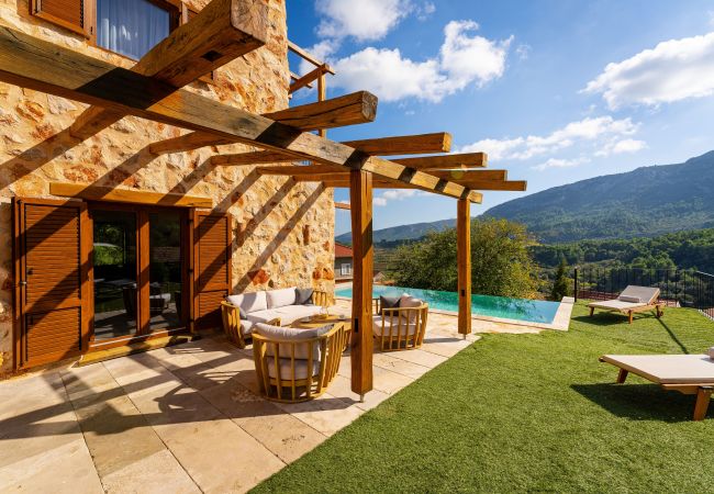 Casa en Svirce - Authentic Villa Fisola Casa en Svirce - Authentic Villa Fisola