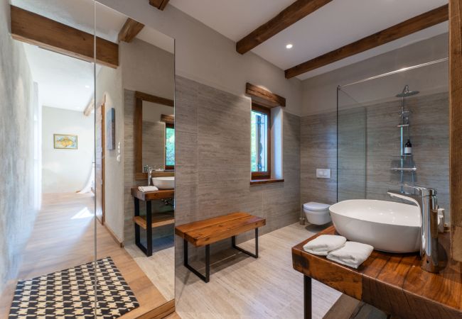 Casa en Svirce - Authentic Villa Fisola Casa en Svirce - Authentic Villa Fisola