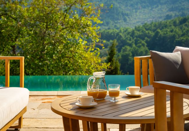 Casa en Svirce - Authentic Villa Fisola Casa en Svirce - Authentic Villa Fisola