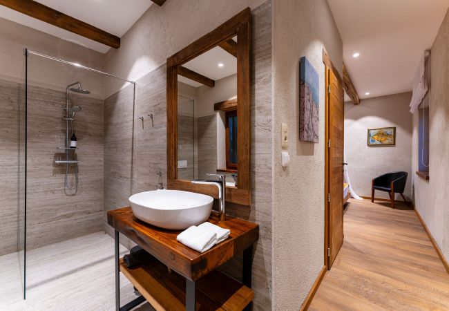 Casa en Svirce - Authentic Villa Fisola Casa en Svirce - Authentic Villa Fisola