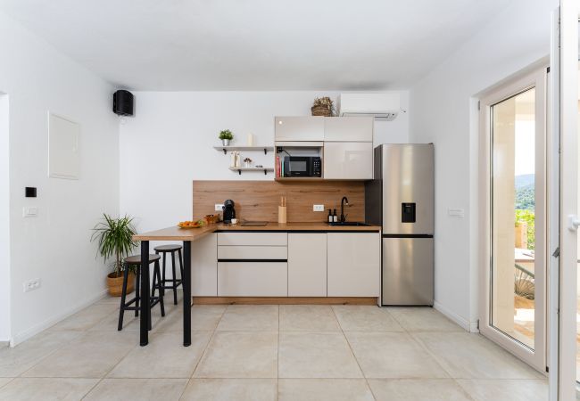 Casa en Svirce - Sea view Villa Amaria Casa en Svirce - Sea view Villa Amaria