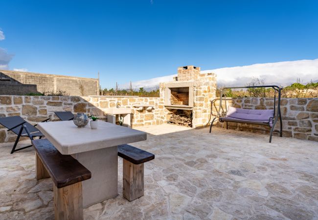 Casa en Rtina - Holiday home Fortica Casa en Rtina - Holiday home Fortica