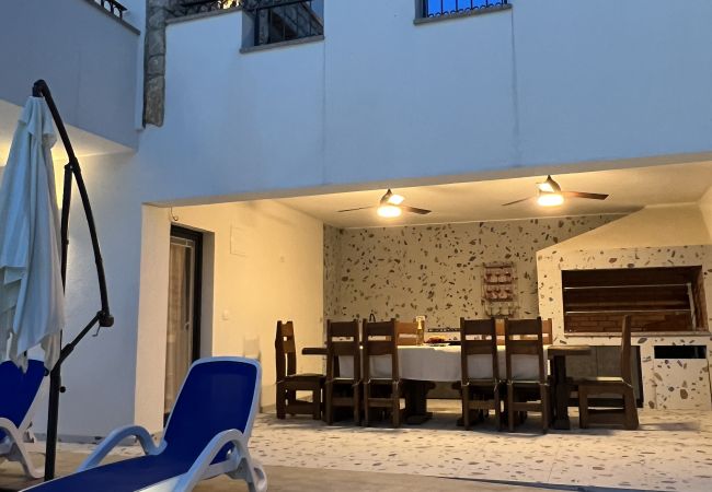 Casa en Gornje Raštane - Villa Sokol with private pool Casa en Gornje Raštane - Villa Sokol with private pool