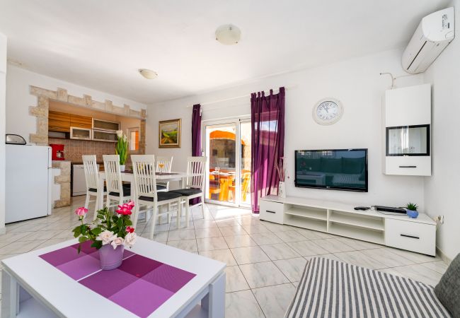Casa en Vodice - Holiday home Nadalina Casa en Vodice - Holiday home Nadalina