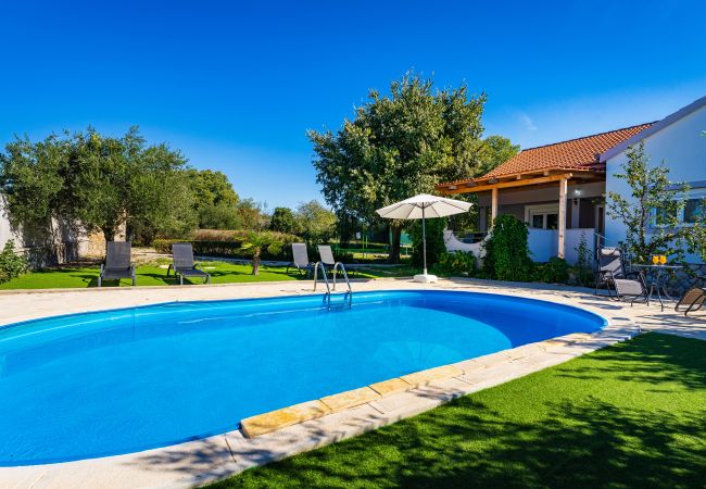 Casa en Raštevic - Holiday home Emily