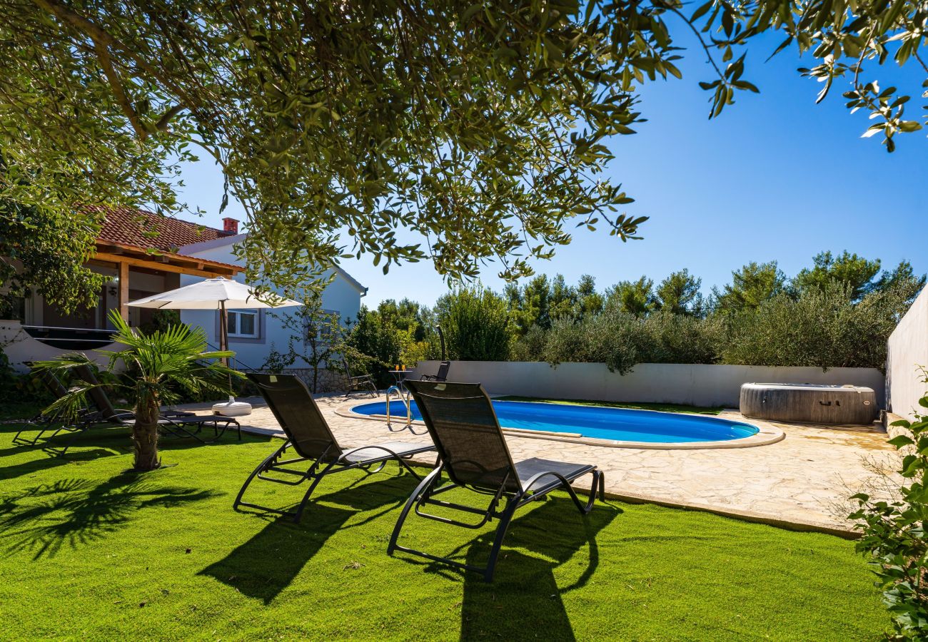 Casa en Raštevic - Holiday home Emily