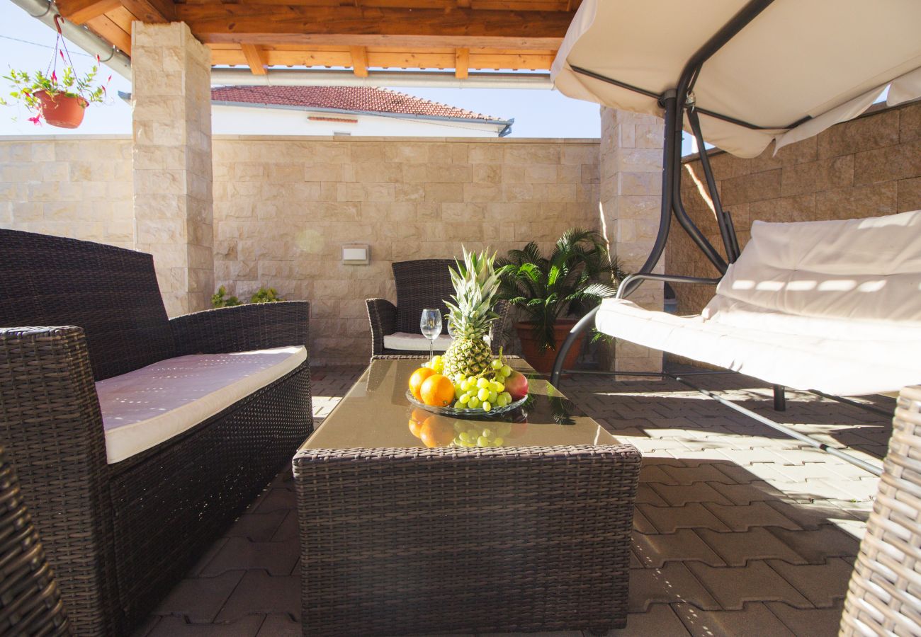 Apartamento en Biograd na moru - Apartman DaDa 3 with shared pool