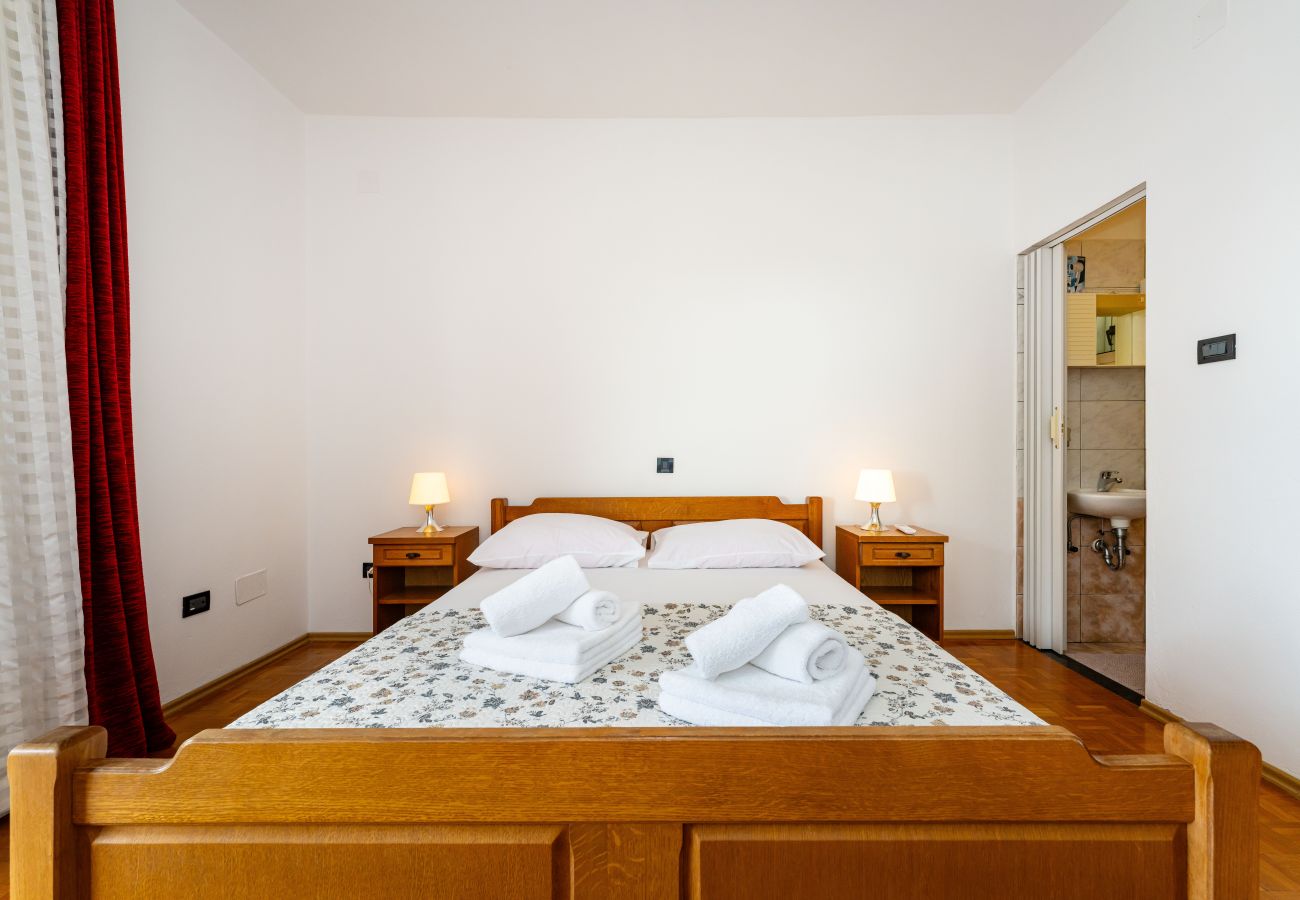 Apartamento en Galovac - Apartment Neda