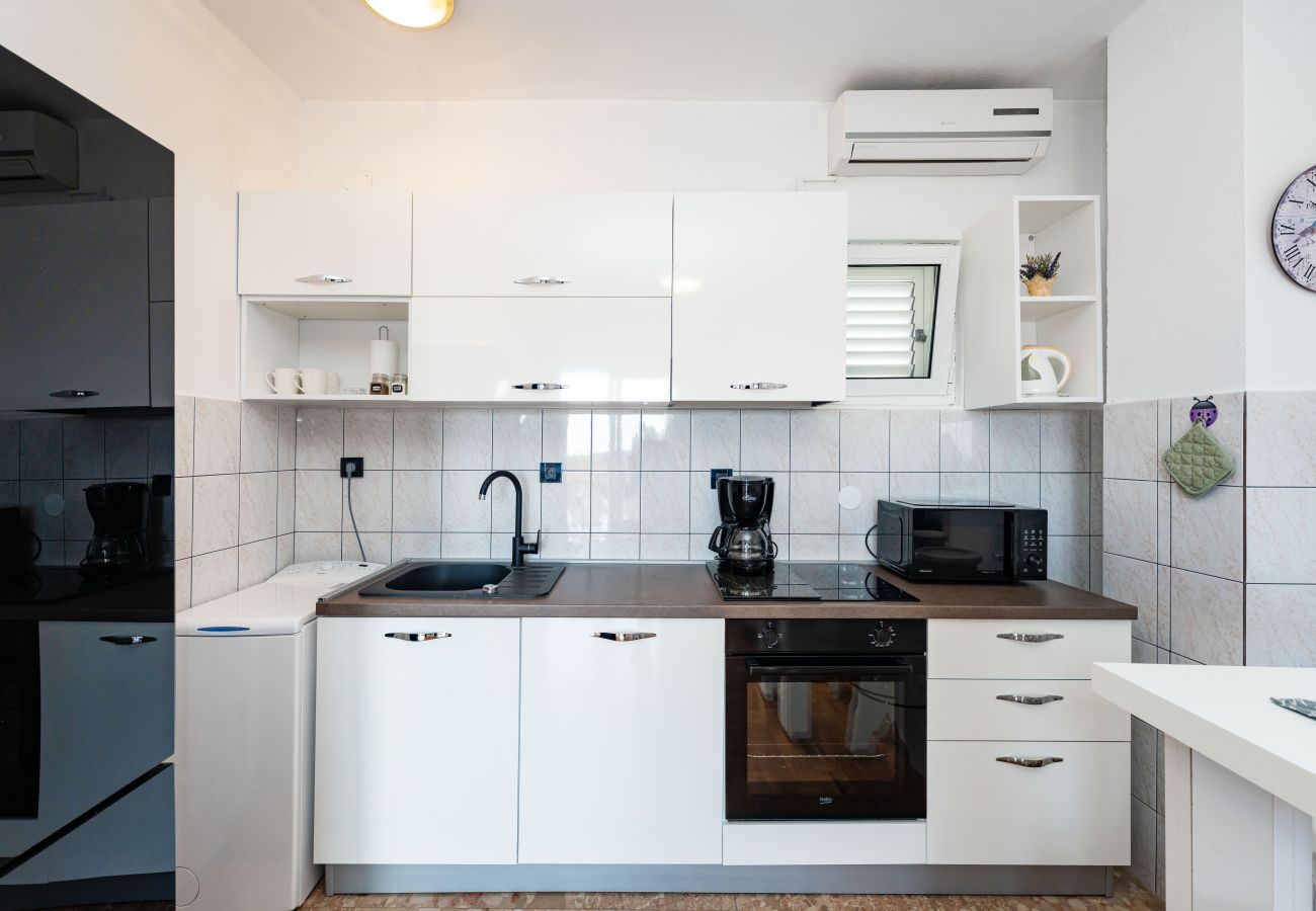 Apartamento en Galovac - Apartment Neda