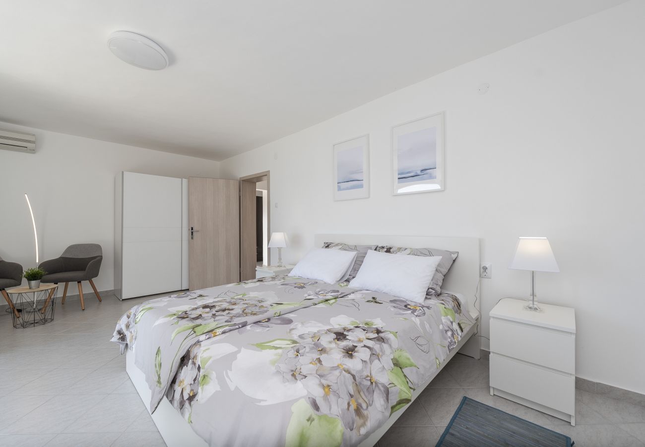 Casa en Maslenica - Beachfront villa Maslenica