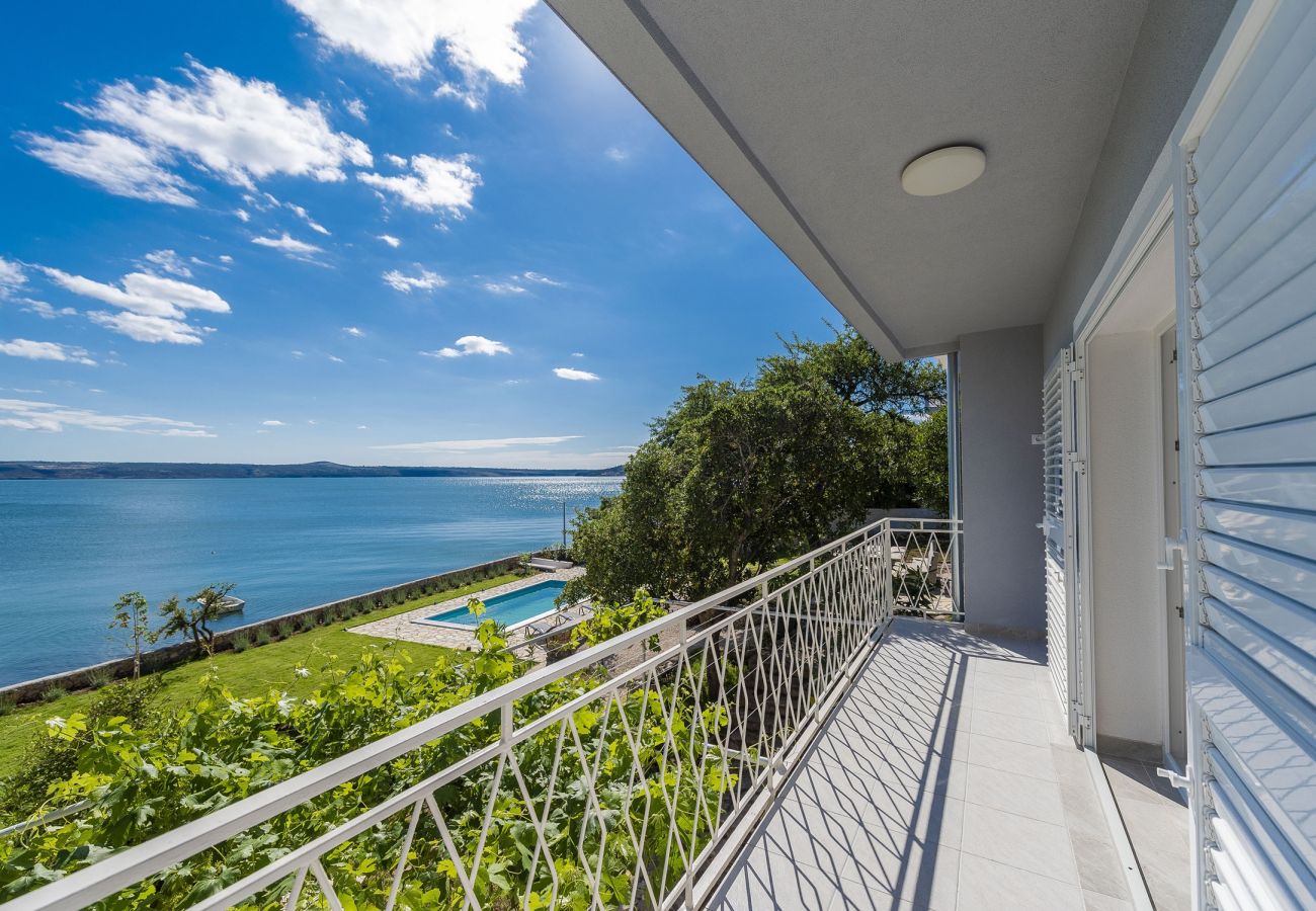 Casa en Maslenica - Beachfront villa Maslenica