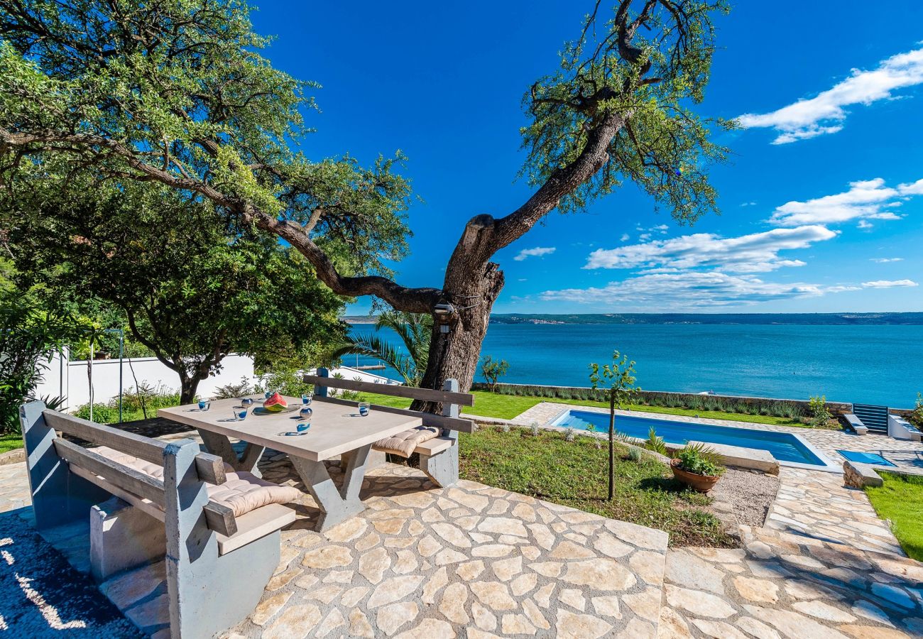 Casa en Maslenica - Beachfront villa Maslenica