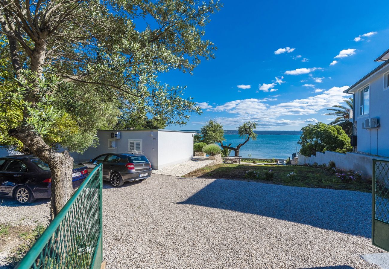 Casa en Maslenica - Beachfront villa Maslenica