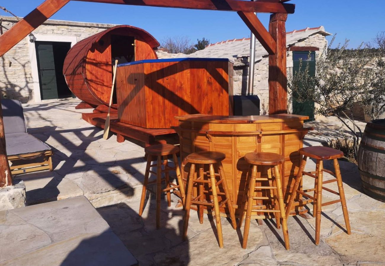 Casa en Kula Atlagic - Hilltop Paradise with private pool