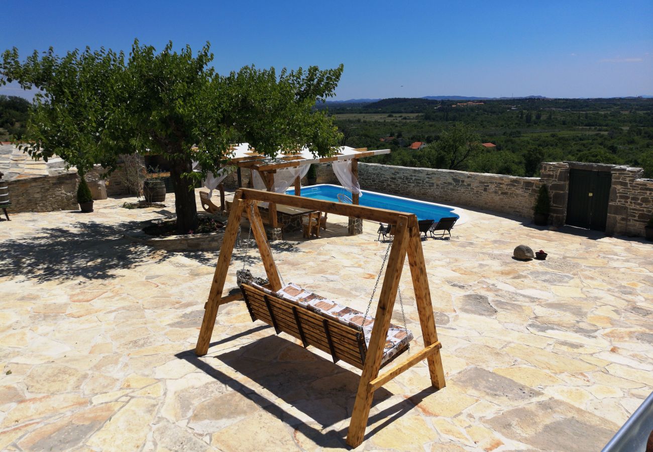 Casa en Kula Atlagic - Hilltop Paradise with private pool