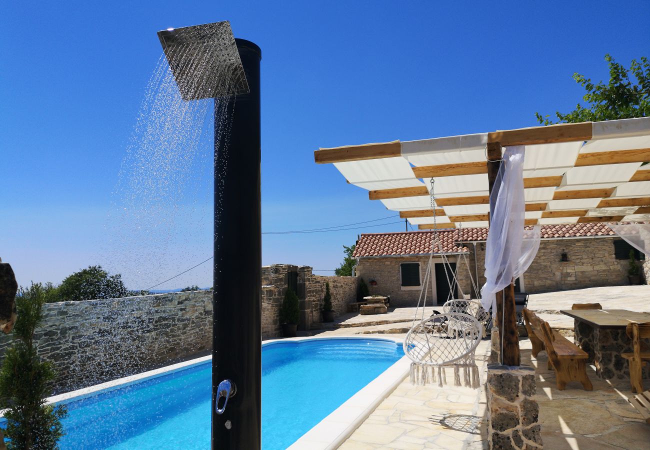 Casa en Kula Atlagic - Hilltop Paradise with private pool